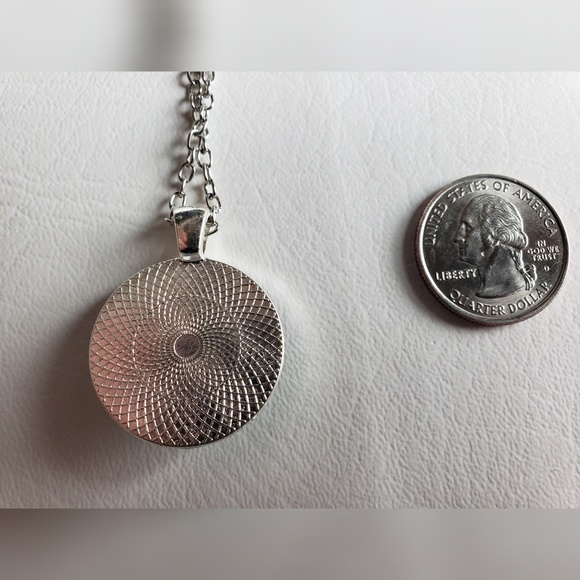 🐢 NEW Turtle Cabochon Necklace - Picture 5 of 5